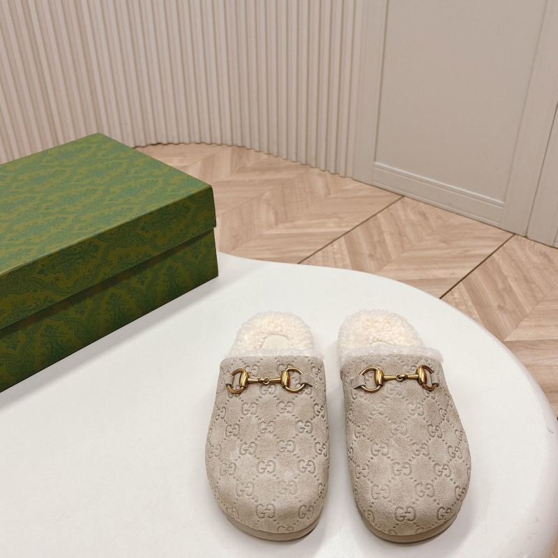 G*u*i slippers